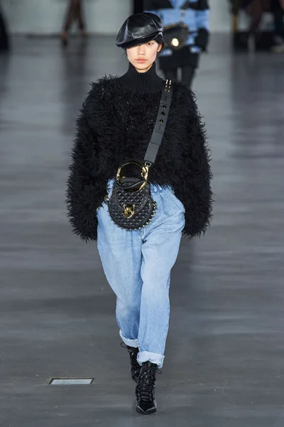 Look 34